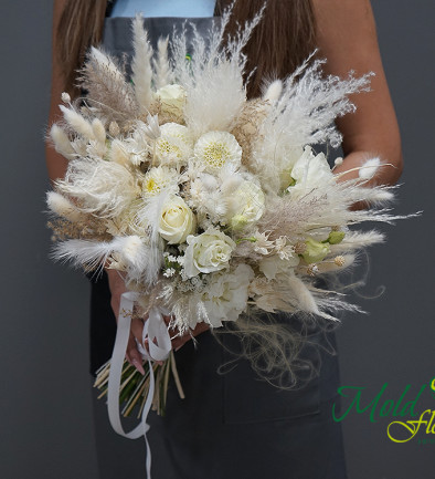 Bridal bouquet of white roses, eustoma, dahlia, and lagurus photo 394x433